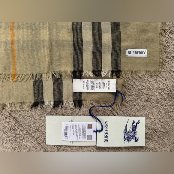 NEW🔥BURBERRY Giant Check Wool Scarf🔥 - Picture 7 of 8